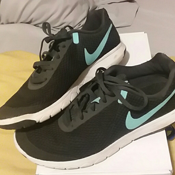 Shoes - Picture 4 of 5